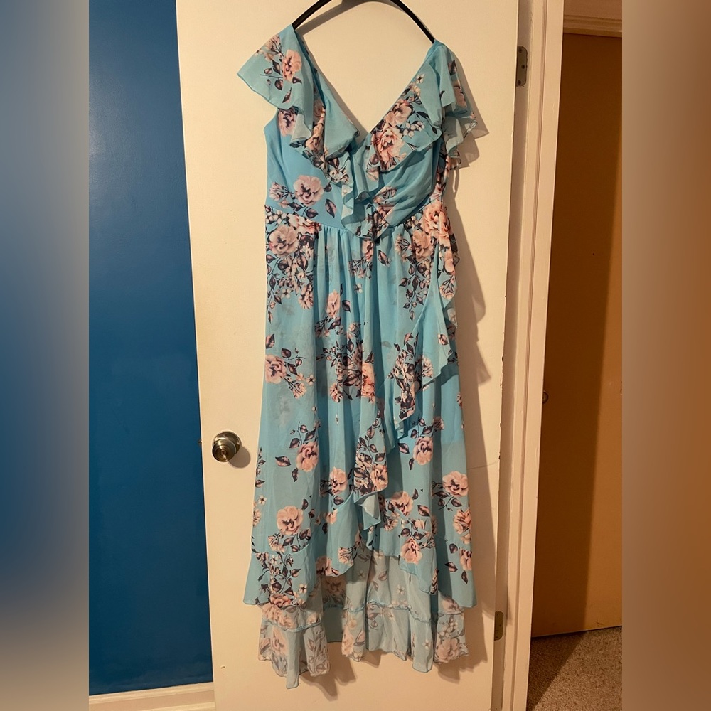 Beautiful Flowing Floral Dress Size 3XL